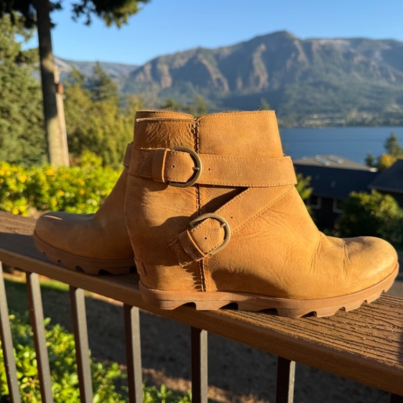 SOREL Joan of Arctic Wedge Buckle Boots Tan Size 12 - Picture 1 of 8